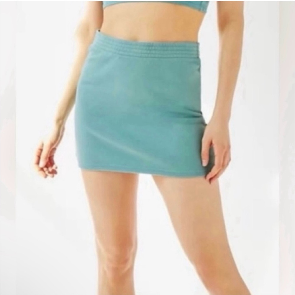 NWOT Aritzia TNA Airy AF soft pull-on skirt. 72% Cotton, 28% Polyester. Size XS